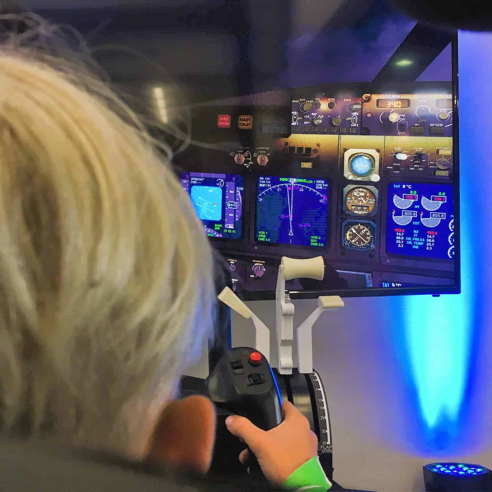 RoarFun Clients GE Aviation immersive flight simulator at the airport