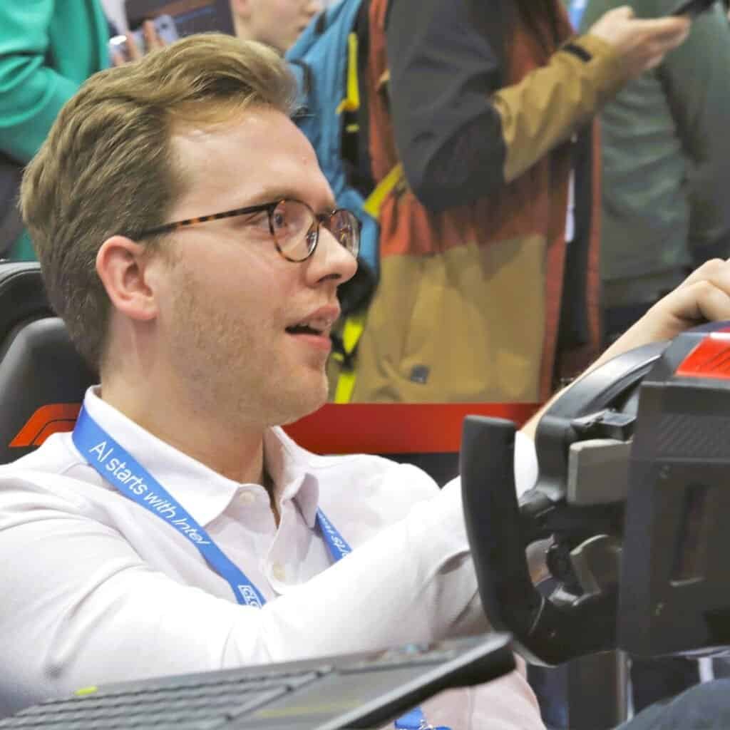 Happy man amazed at RoarFun Formula motion simulator at a CloudFest.