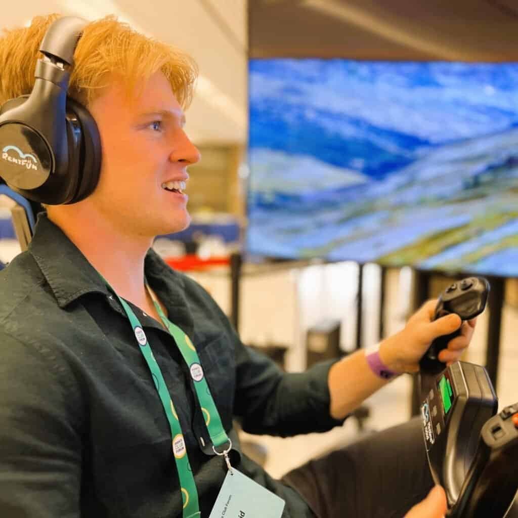 RoarFun WOW events. Flight simulator in Prague.