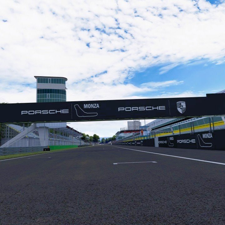 RoarFun X Porsche brand activation for Porsche event Monza integrated design on racing track.